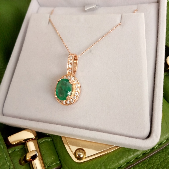 VIDEO!! Beautiful 14KT Rose Gold Emerald Diamond Necklace - Picture 16 of 16